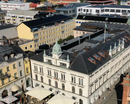 Vy över torg i Uppsala.