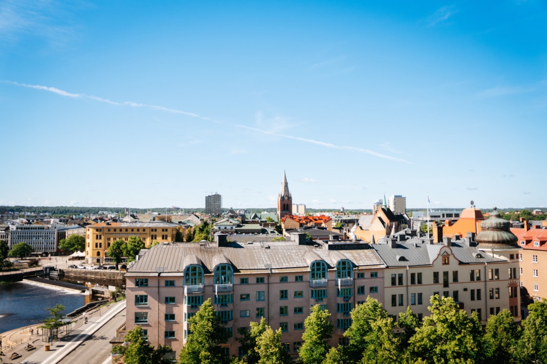 Vacker utsikt över takåsar intill fastigheten