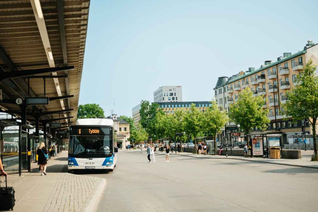 Bussförbindelse vid resecentrum nära fastigheten