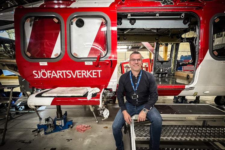 Nichlas Erixon, ansvarig för SMA Maintenance, sitter i en av sjöfartsverkets helikoptrar.